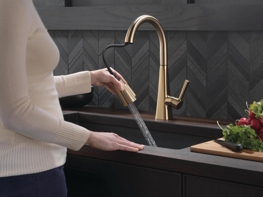 Single-Handle Pull-Down Kitchen Faucet Bronze D7373