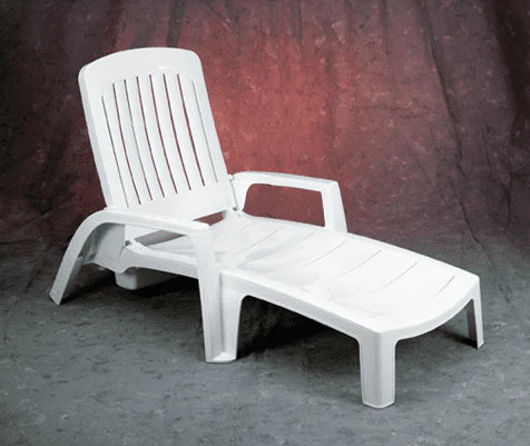 White Resin Chaise Lounge Z59897