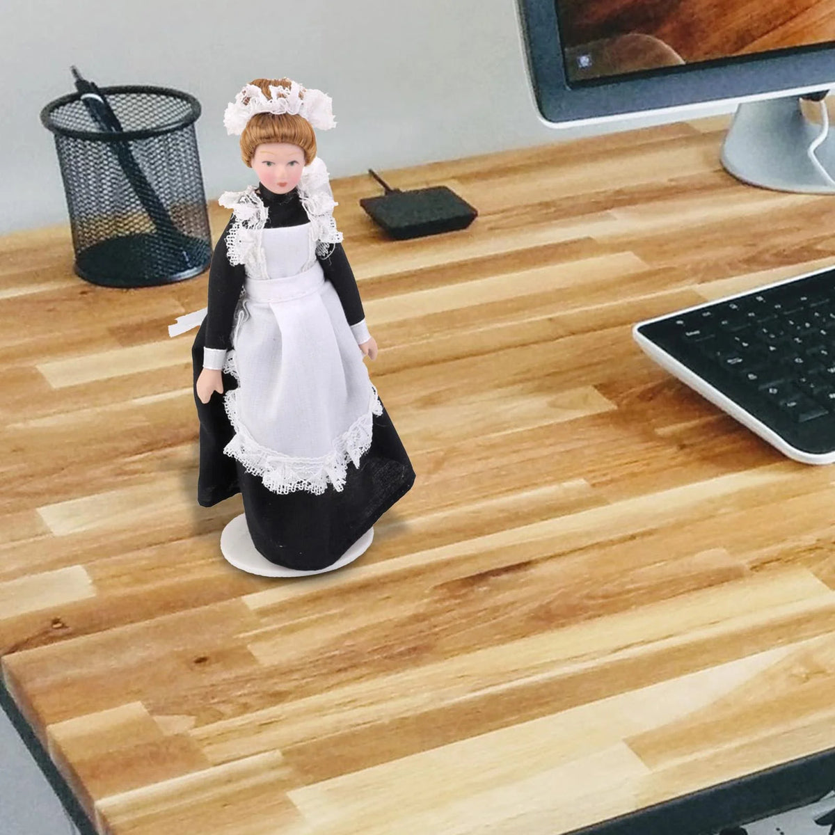 Porcelain Maid Servant Dollhouse Miniature Z566