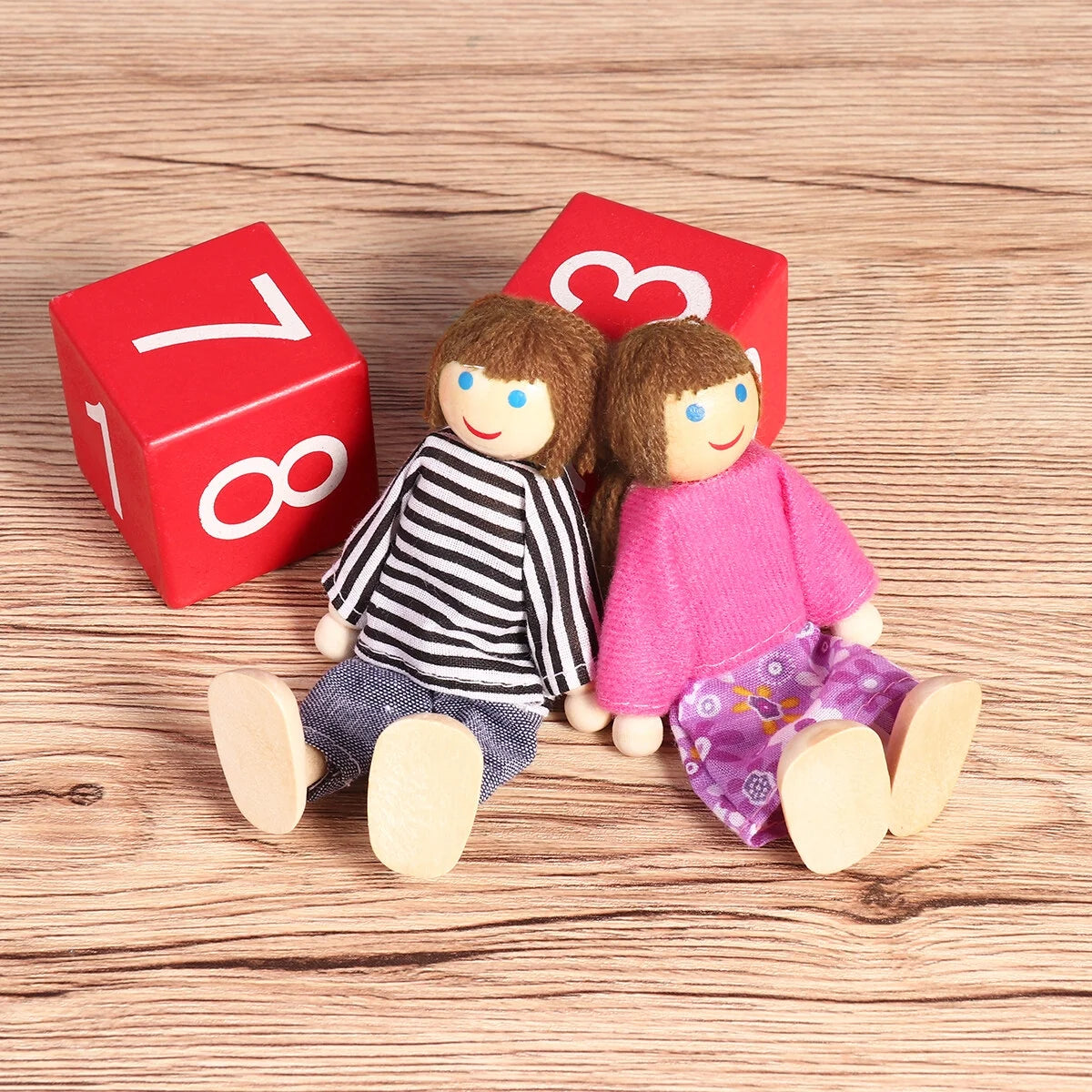 7 Pieces Wooden Dollhouse Family Set Mini People Figures H94491