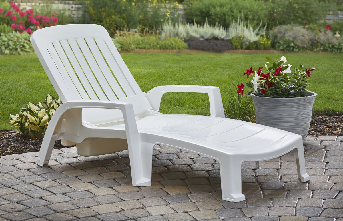 White Resin Chaise Lounge Z59897