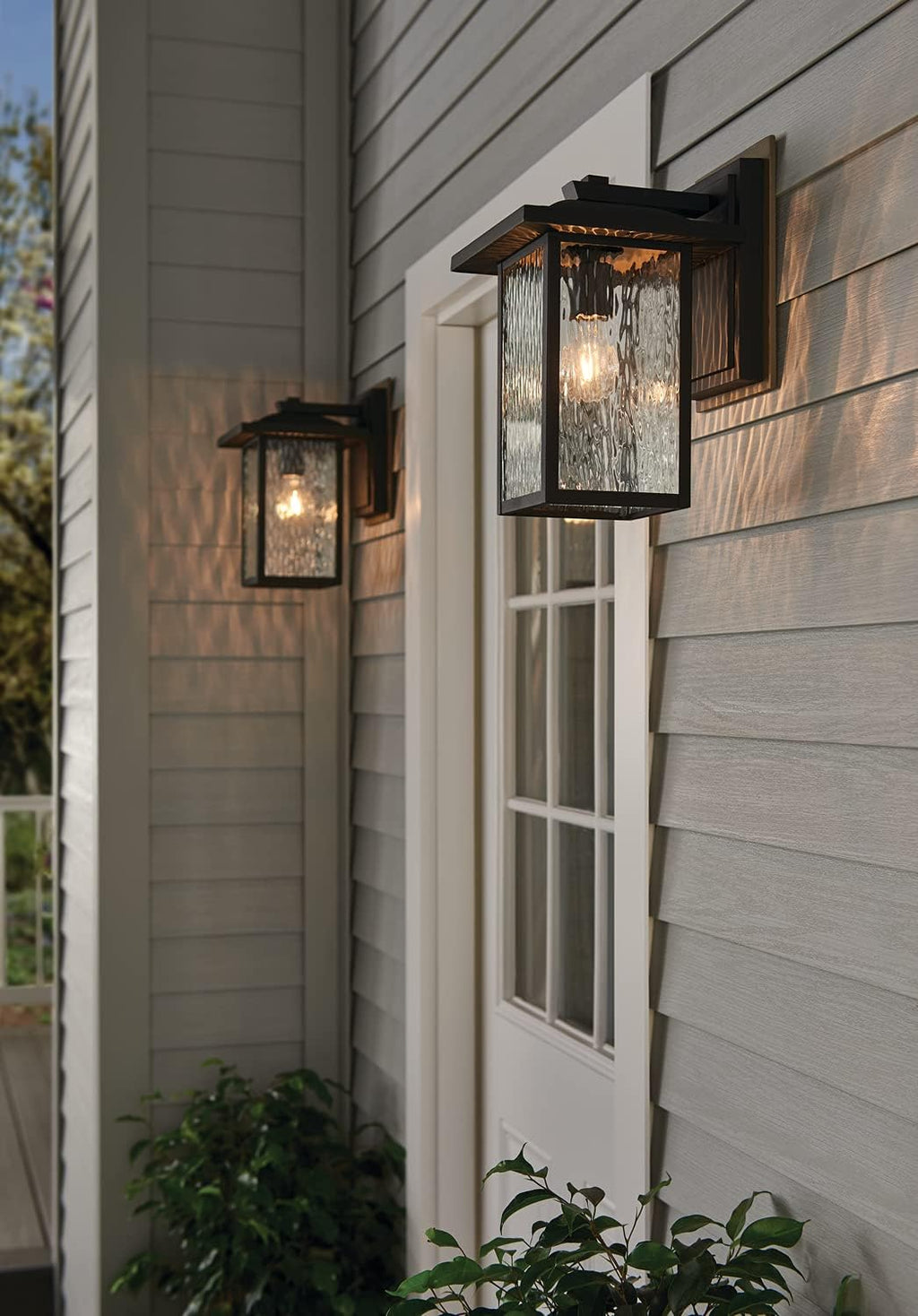 1 Light Outdoor Wall Light with Clear Water Glass in Textured Black L72021