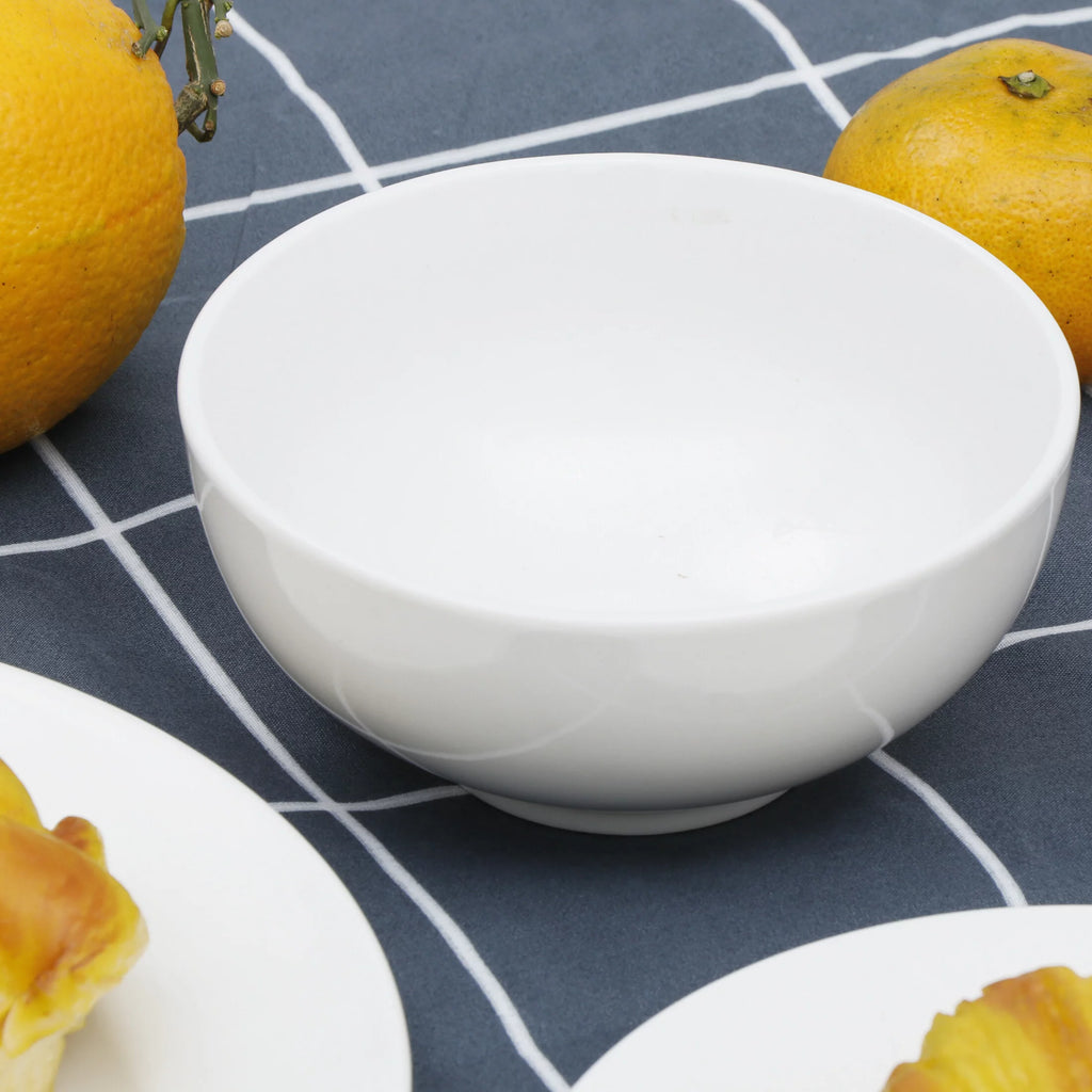 18 Pc White Porcelain Dinnerware Set Z98450