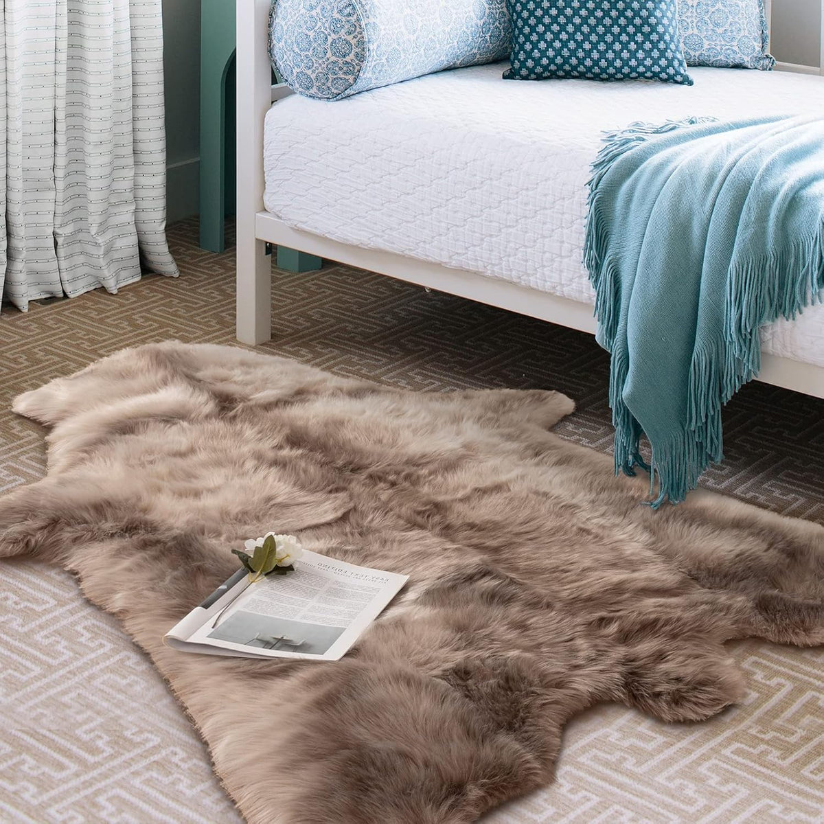 Brown 4ft x 5ft Faux Fur Area Rug O693