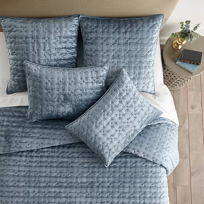 Full/Queen Velvet Quilt T1272